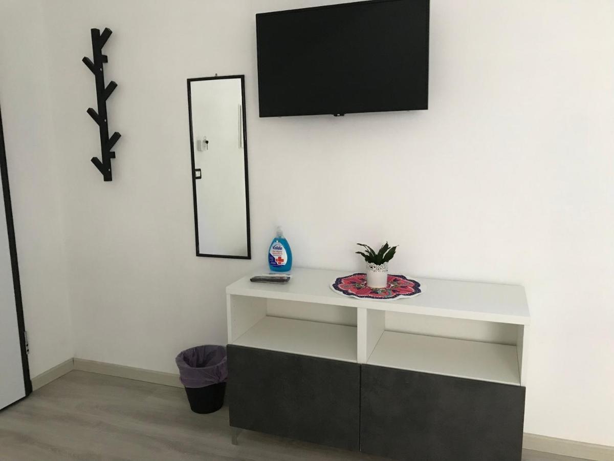 La Rosa App Apartment Livorno Bagian luar foto